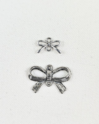 Bedeltje - strikje - zilver