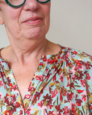 Damesbloes met half knopenpad